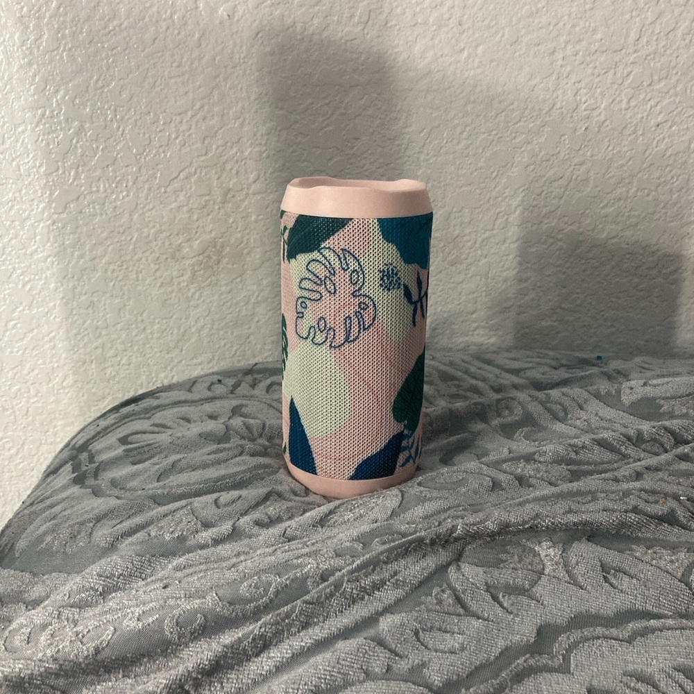 Palm wireless speaker